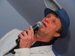 Künstler helfen Kinder - Mit Musik zur Menschlichkeit